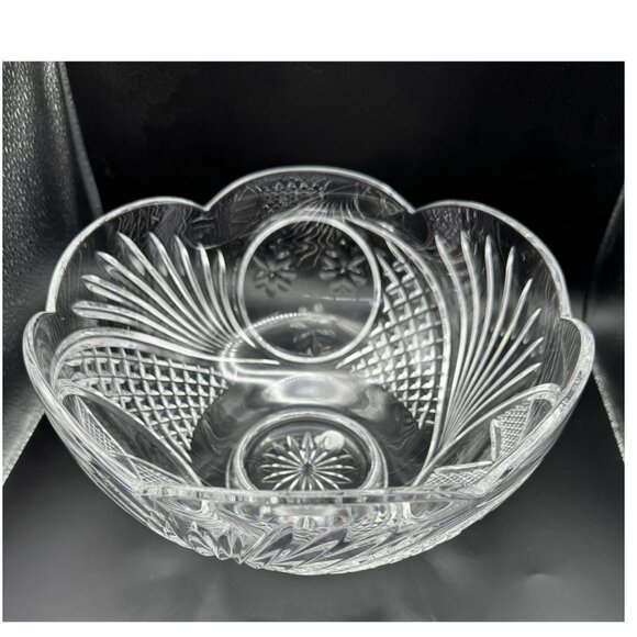 Waterford Cut Crystal The Heritage Of Ireland 10" Bowl With Scalloped Edge - Picture 5 of 11